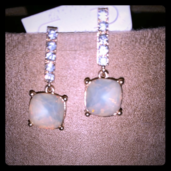 ‼️SOLD IN BUNDLE‼️🤍OPAL Princess Cut Diamond Drop Earring in Gold Setting - Picture 2 of 8